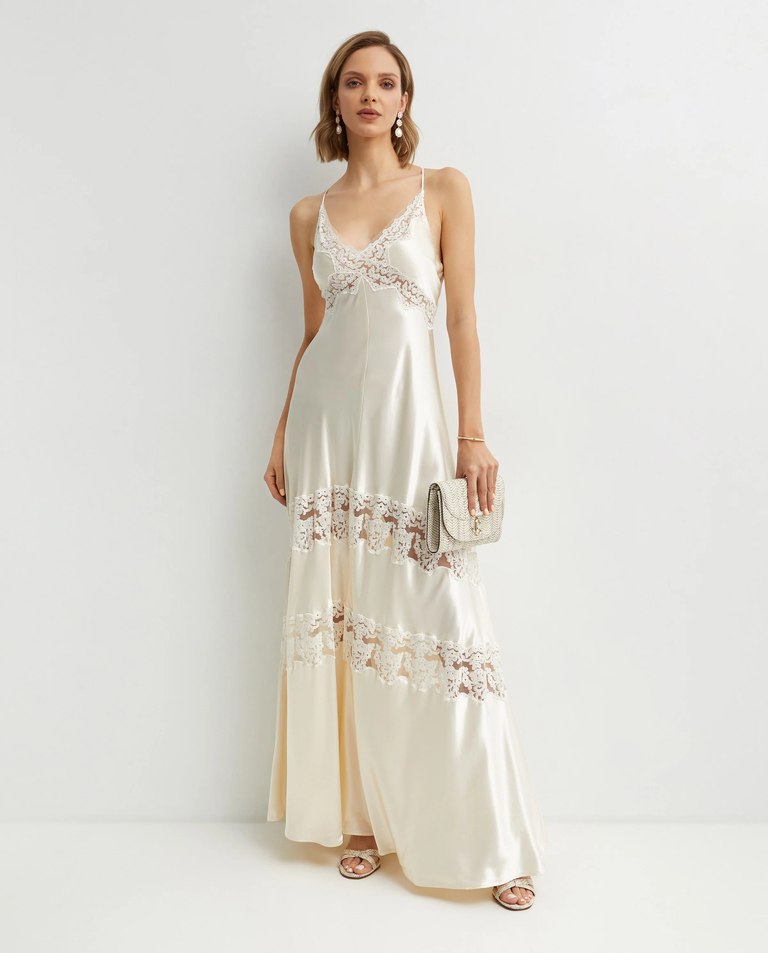 Satynowa sukienka z koronką