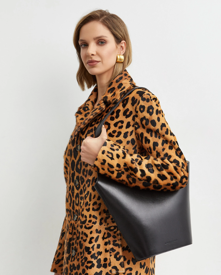 Czarna skórzana torebka na ramię