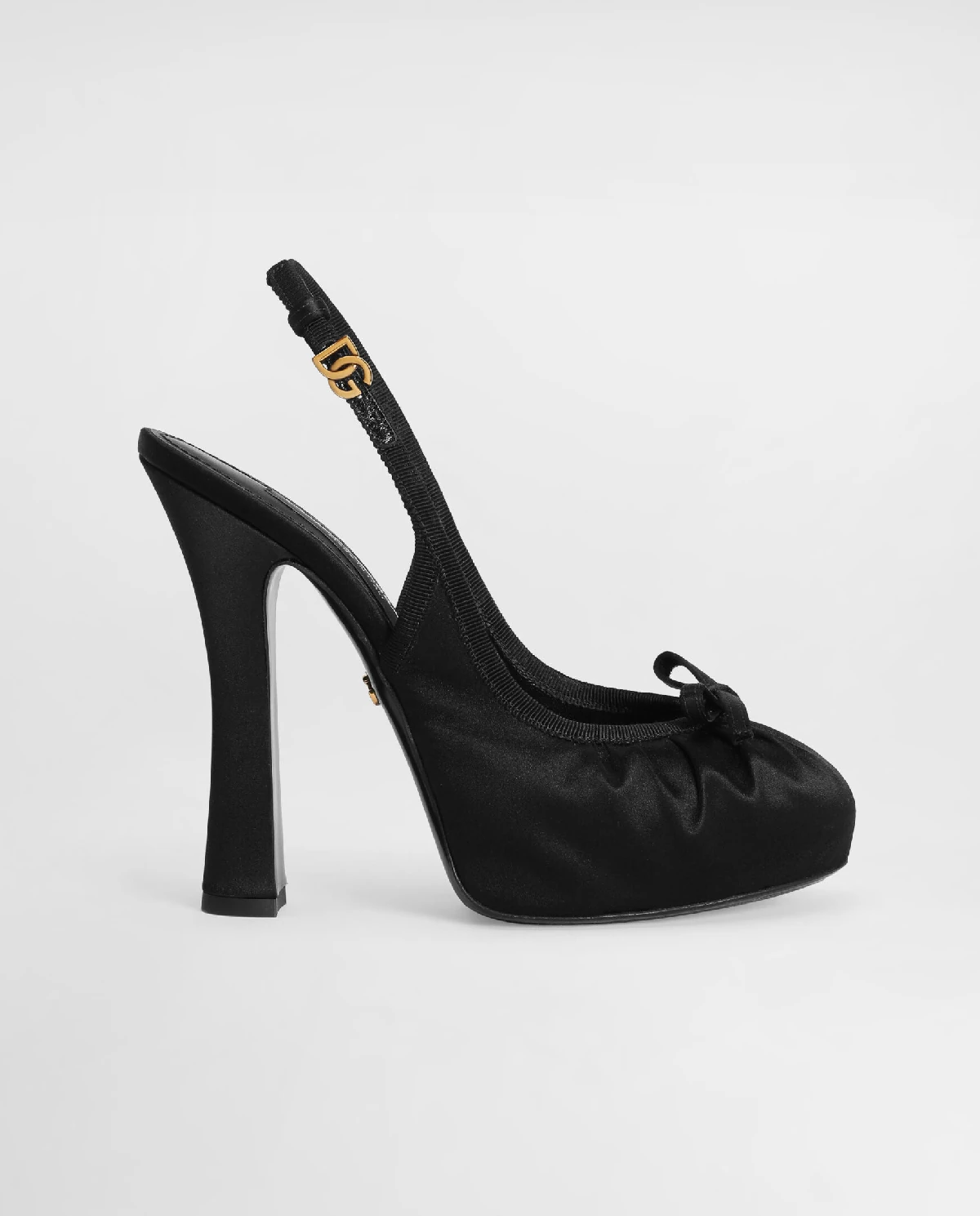 Czarne satynowe czółenka 105 - Image #0