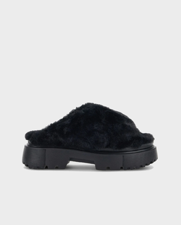 Czarne klapki z futerkiem - Image #0