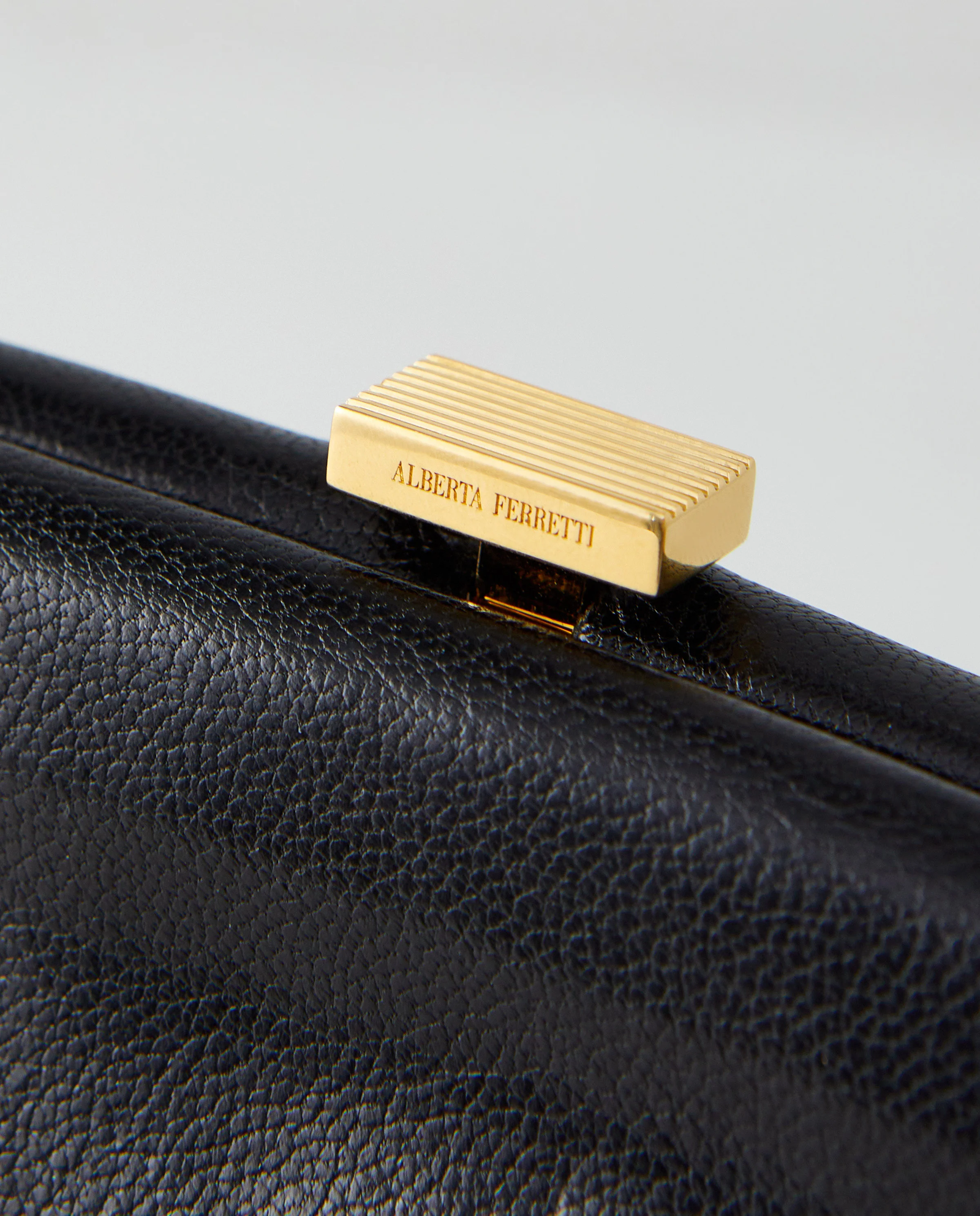 Czarna skórzana torebka - Image #4