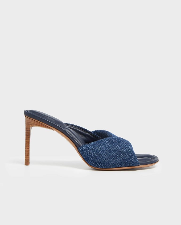 Jeansowe klapki na szpilce