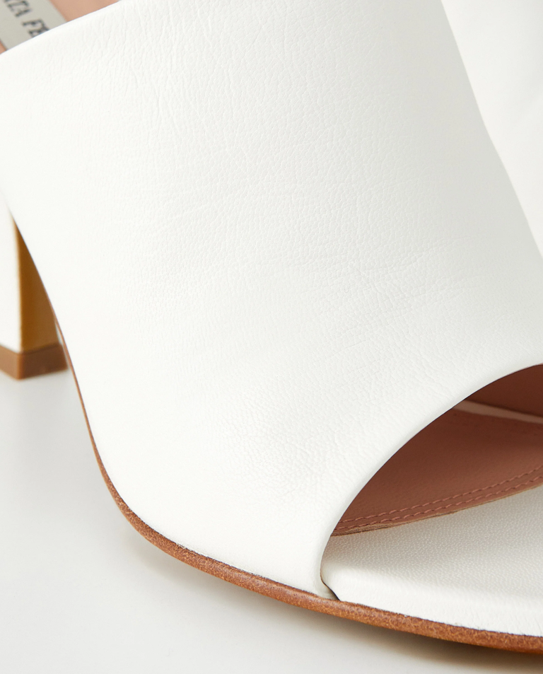 Białe skórzane mule - Image #3