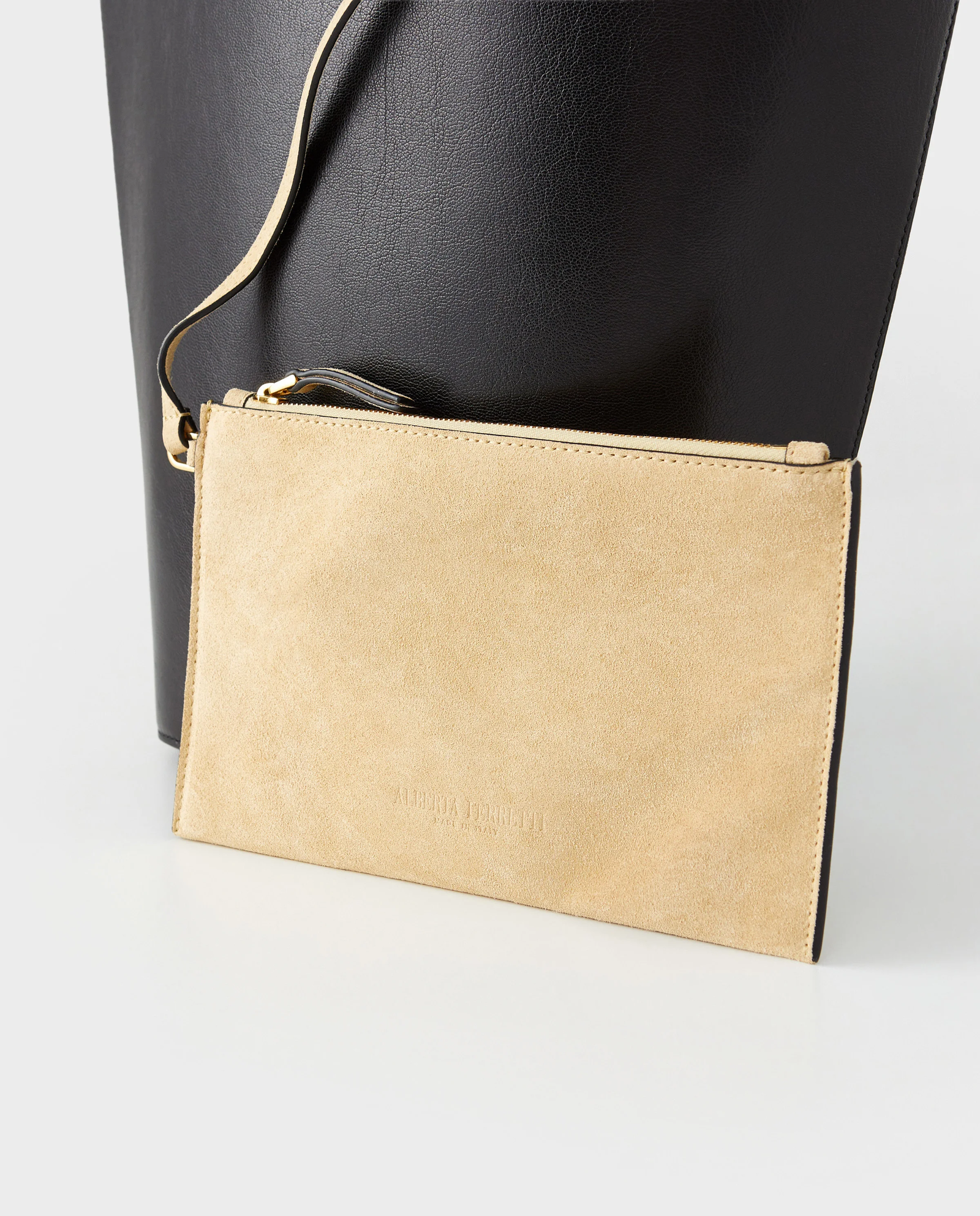 Czarna skórzana torebka na ramię - Image #4