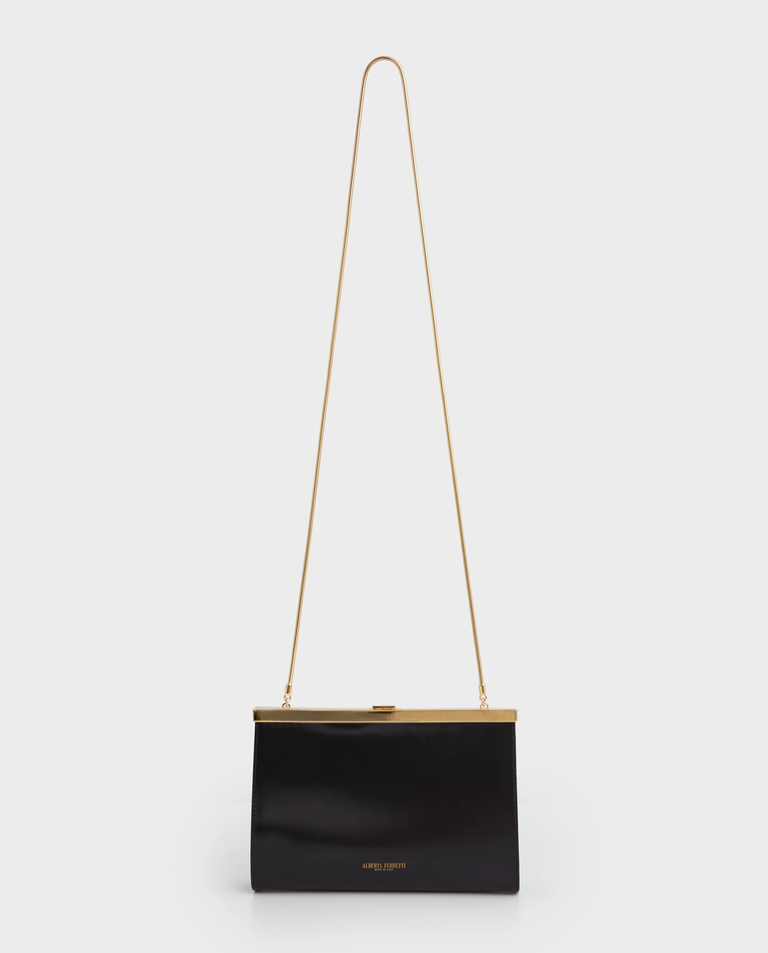 Czarna torebka na łańcuszku