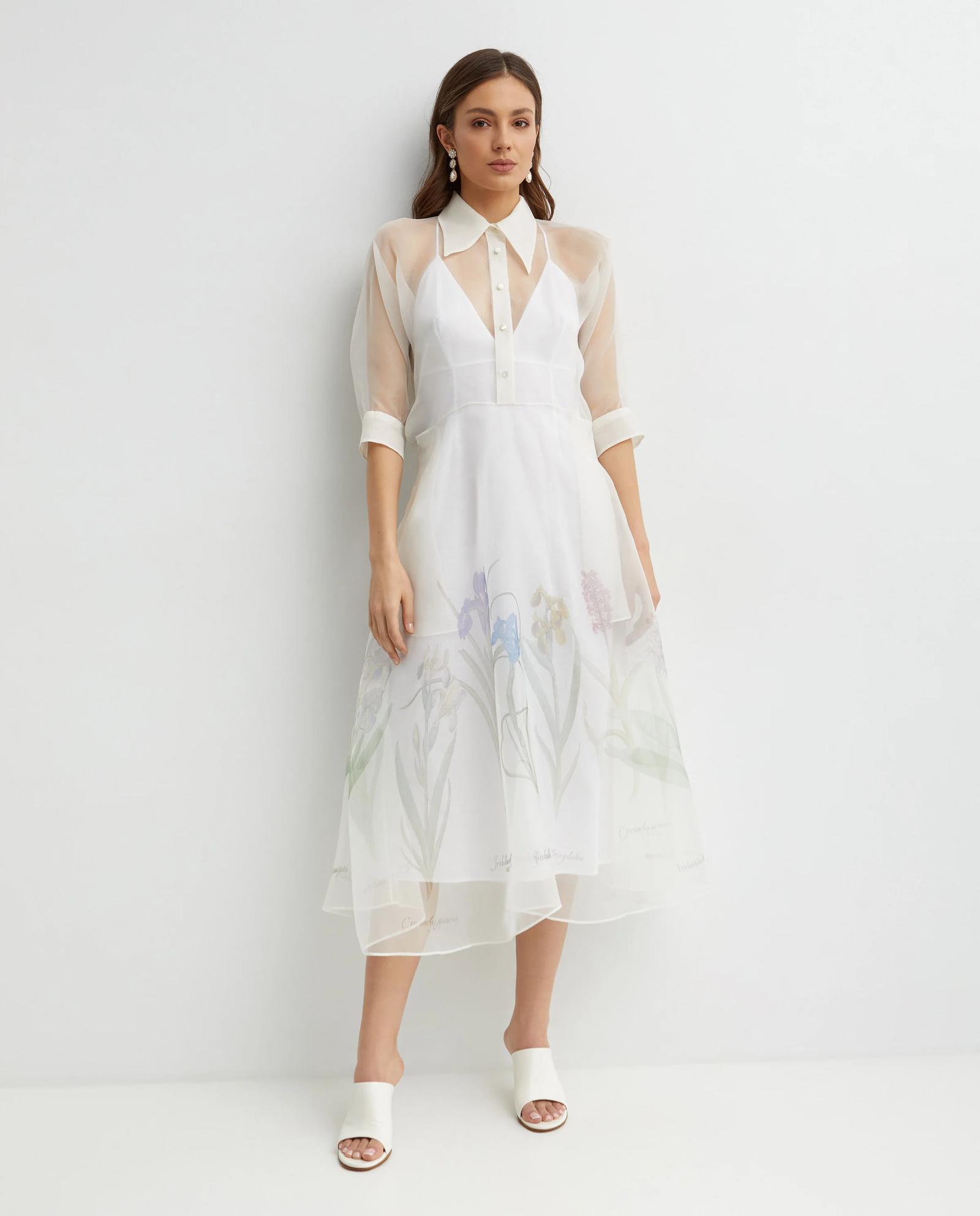 Biała sukienka midi z kwiatowym motywem - Image #0