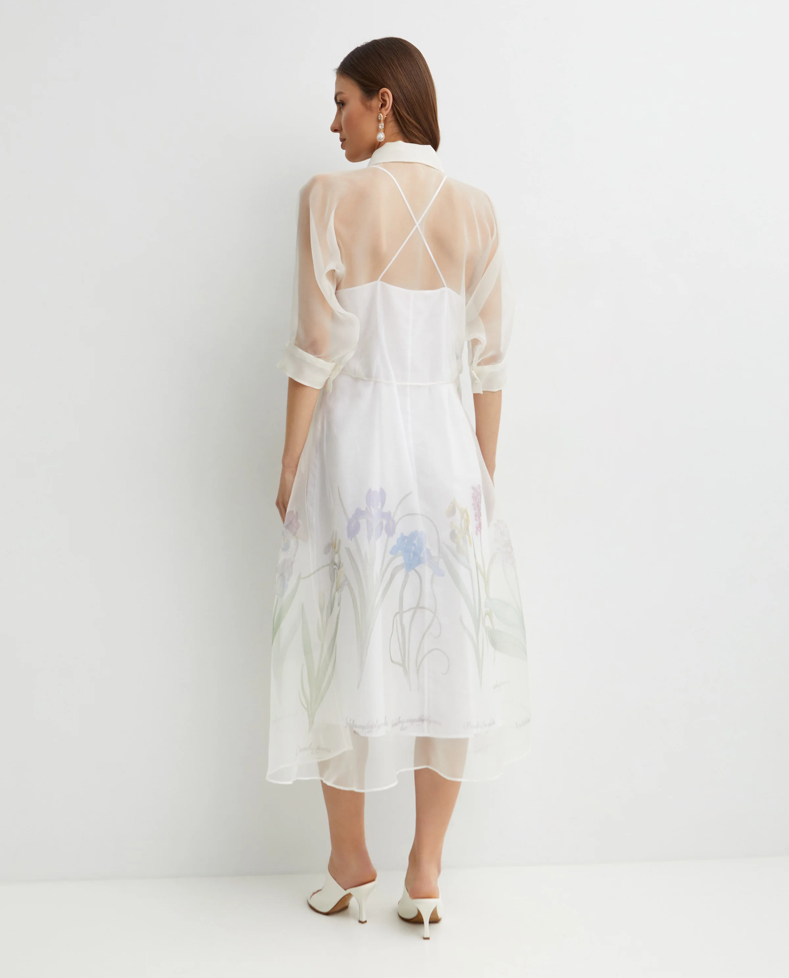 Biała sukienka midi z kwiatowym motywem - Image #2