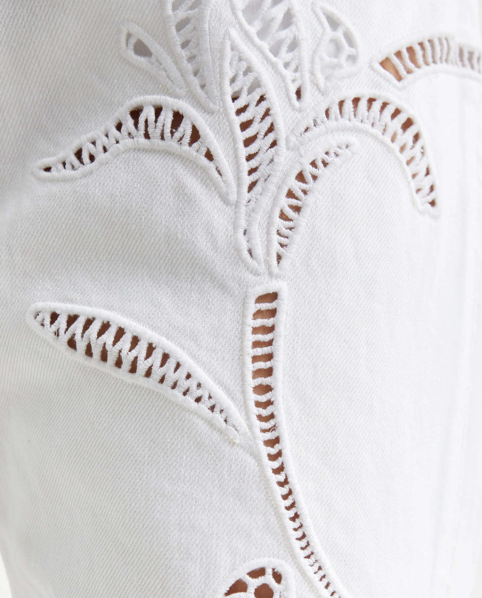 Białe jeansy z kwiatowym haftem - Image #3