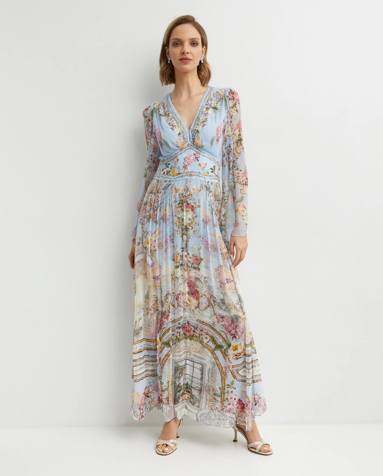 Błękitna sukienka w kwiaty