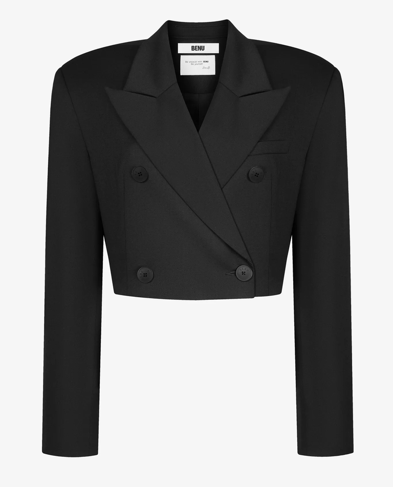 Czarna marynarka o krótkim kroju