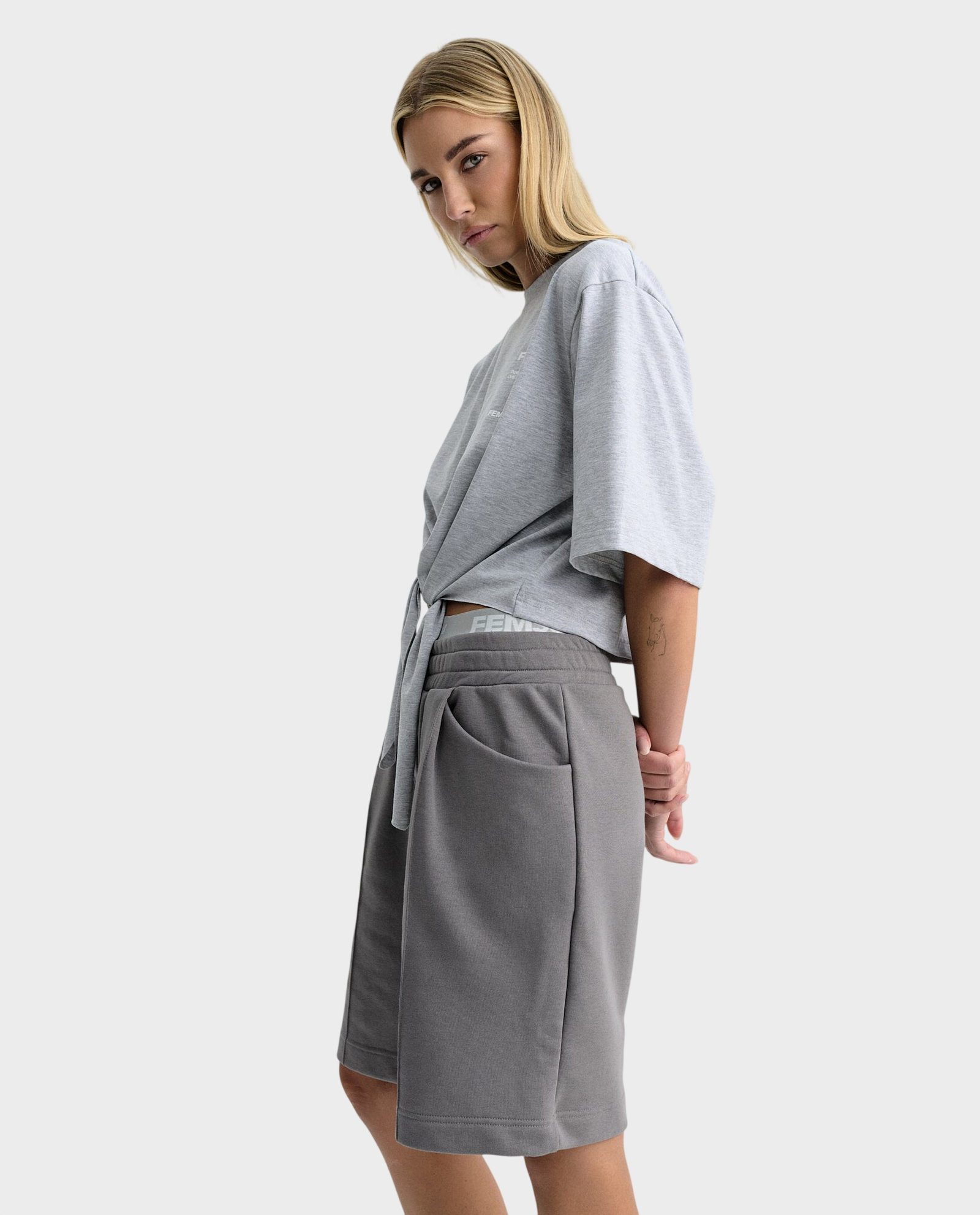 Szare spodenki Crease - Image #3