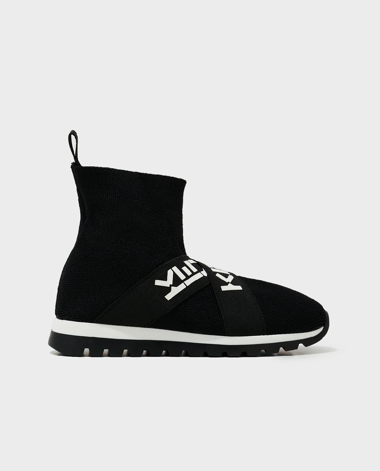 Czarne sneakersy z białym logo