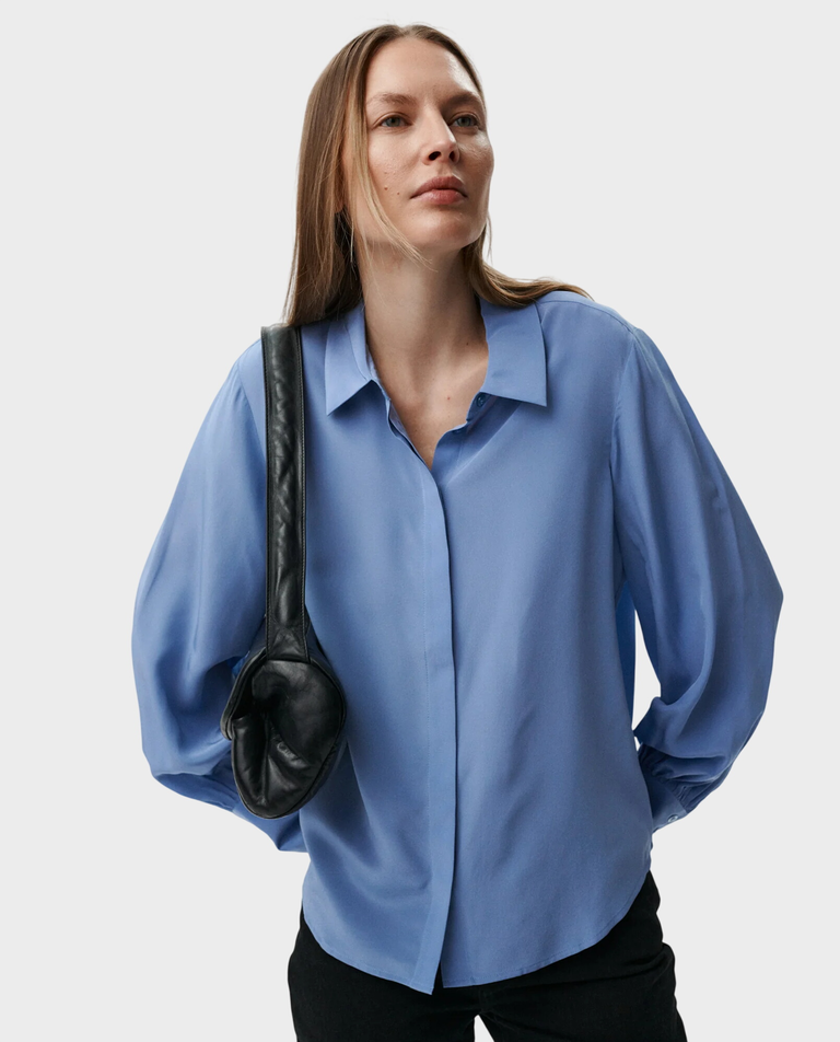 Niebieska koszula z jedwabiu Isabelle