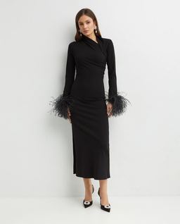 Czarna sukienka z piórami Yola - Image #2
