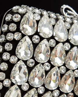 Czarna satynowa kopertówka z kryształkami - Image #6