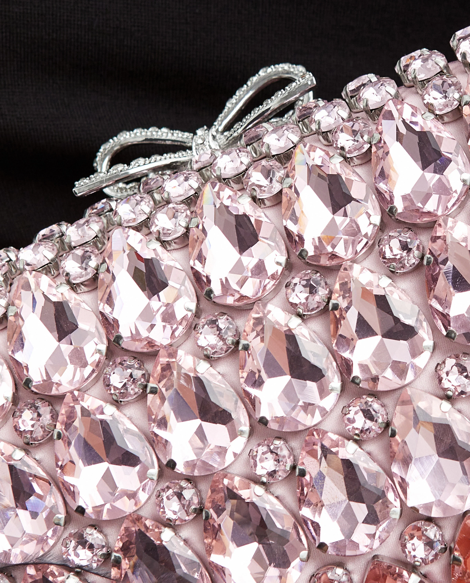 Różowa satynowa kopertówka z kryształkami - Image #6