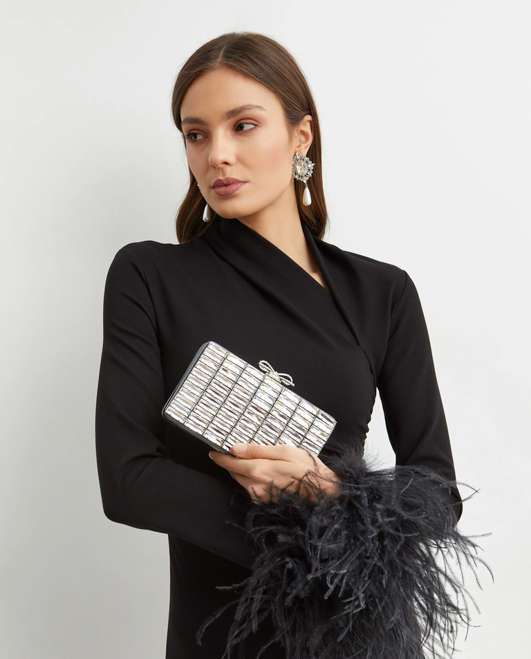 Szara satynowa kopertówka z kryształkami