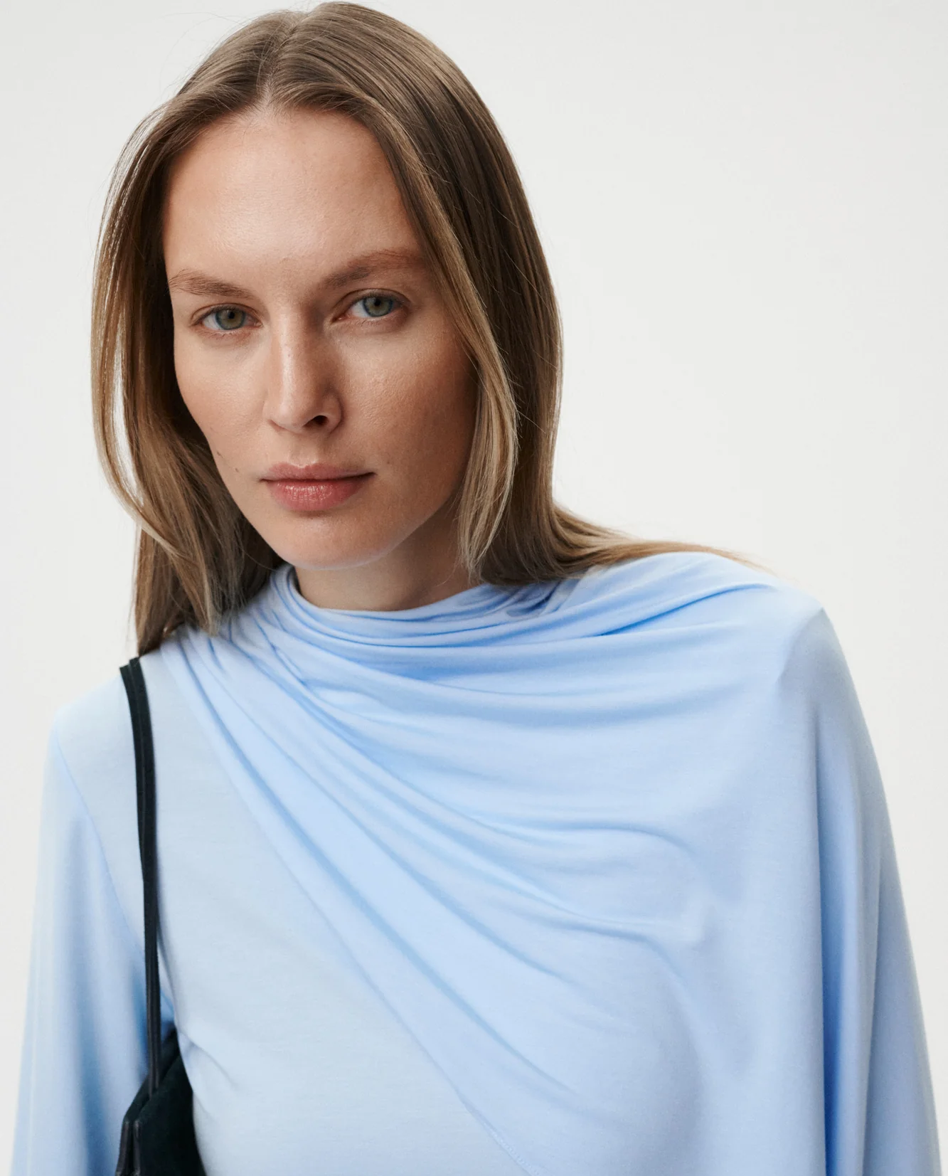 Niebieska bluzka z szarfą Maris - Image #3