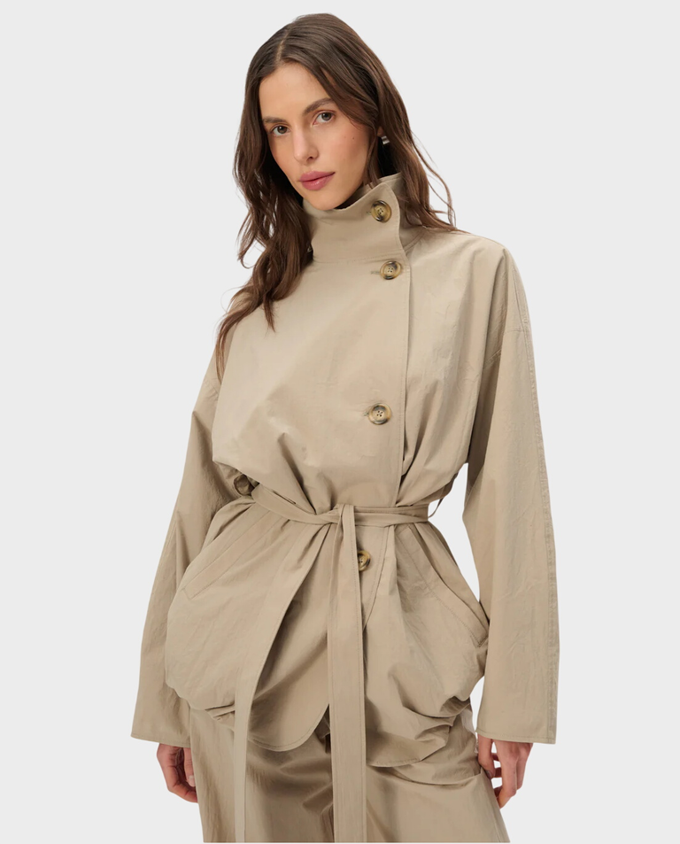 Krótki trencz o kroju bombki Penelope