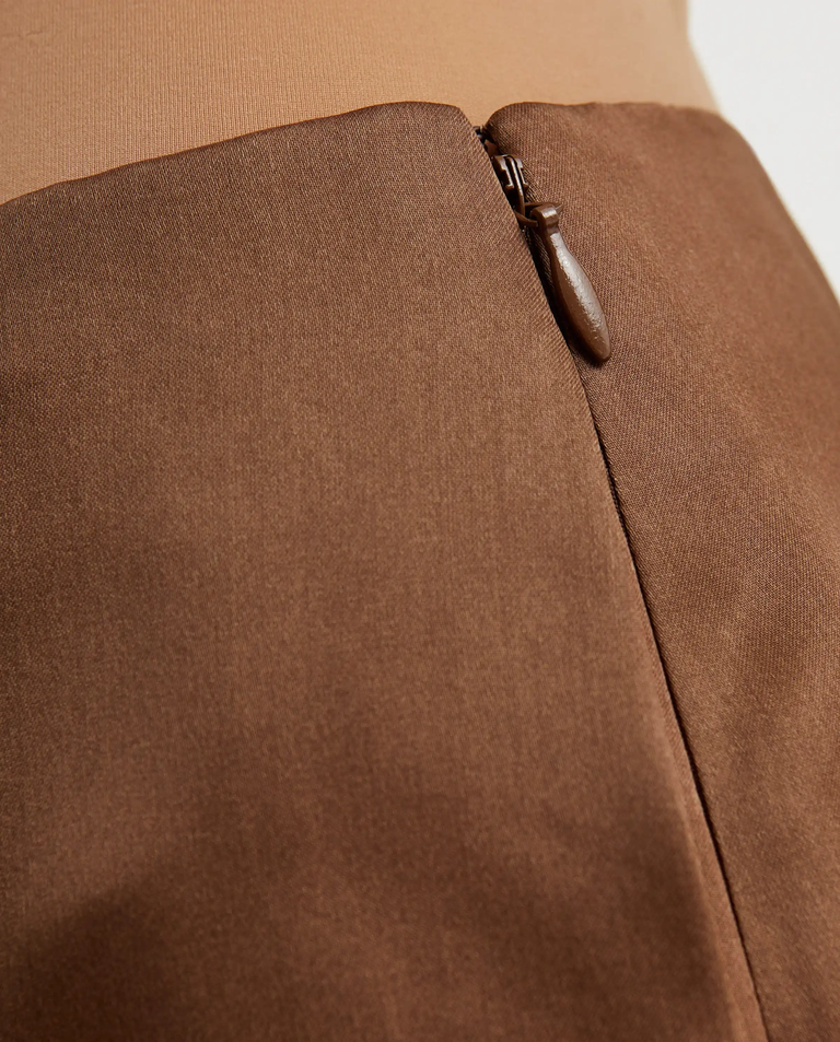 Brązowe jedwabne spodnie o prostej nogawce - Image #3