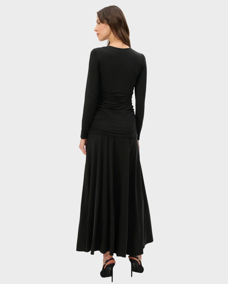 Czarna sukienka z drapowaniem Antonina - Image #3