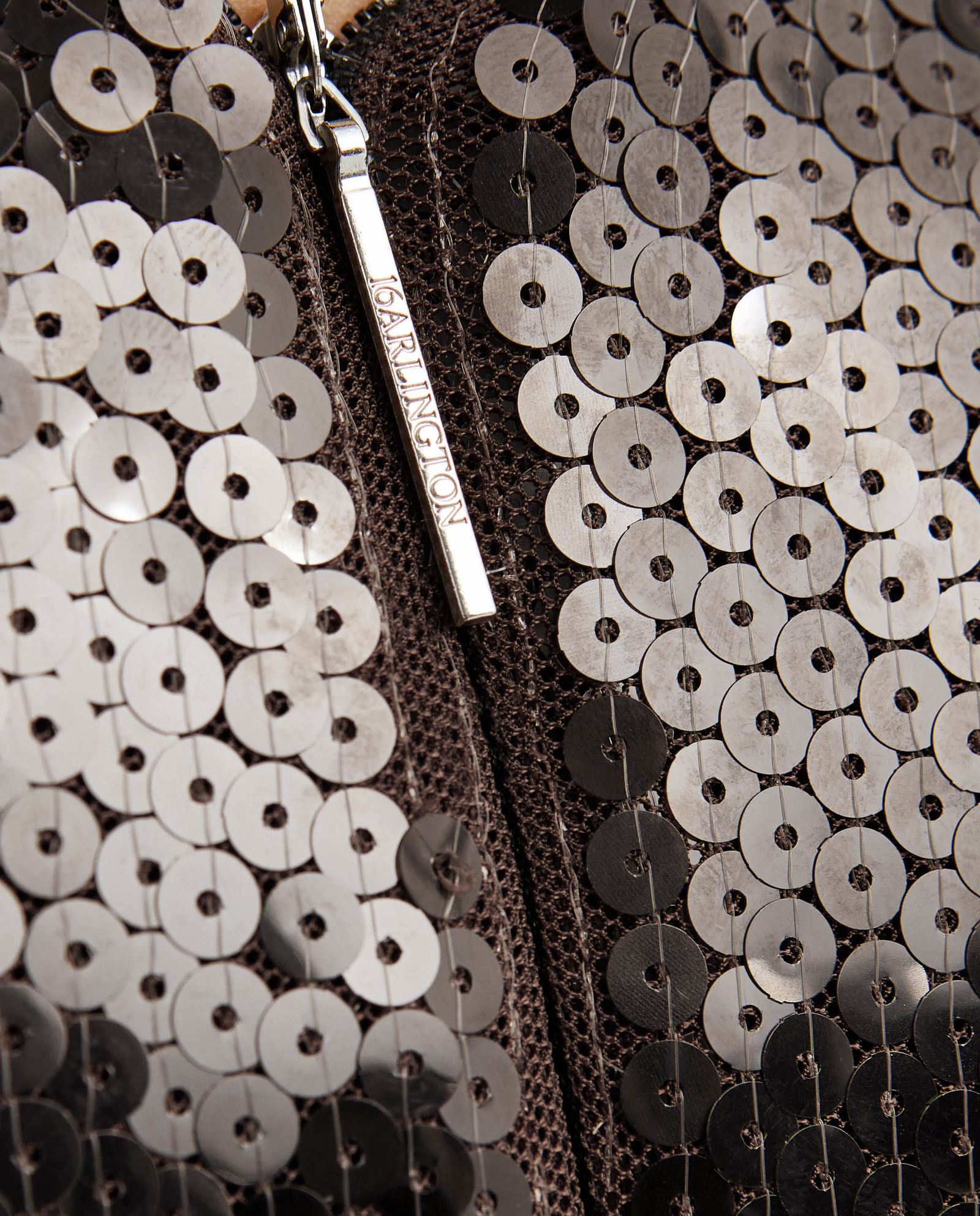 Ciemnobrązowa sukienka z cekinami Solaria - Image #5