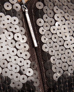 Ciemnobrązowa sukienka z cekinami Solaria - Image #5