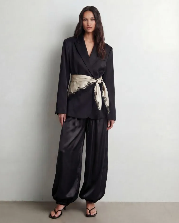 Jedwabna apaszka z czarną koronką - Image #2