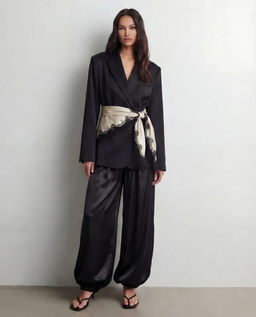 Jedwabna apaszka z czarną koronką - Image #2