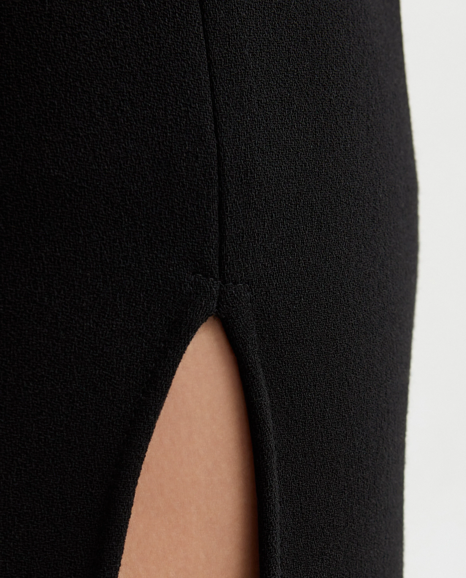 Czarna sukienka z rozcięciem maxi - Image #4