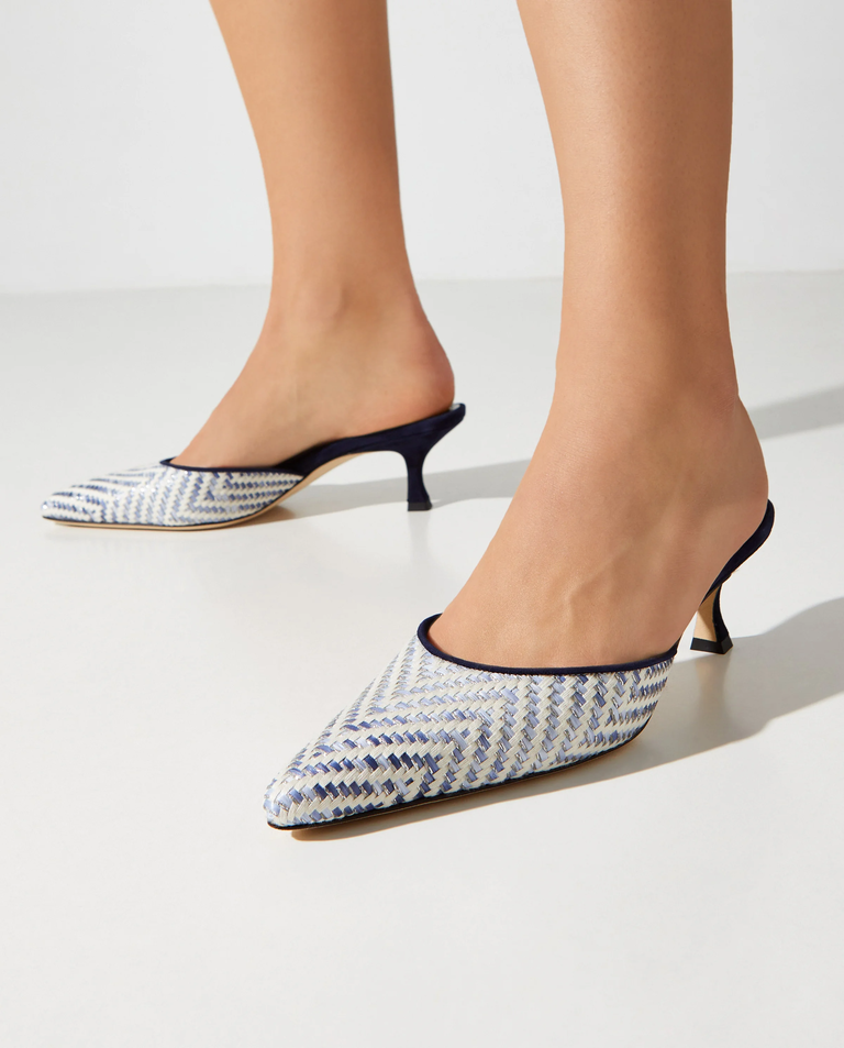 Biało-granatowe mule Carolyne 50