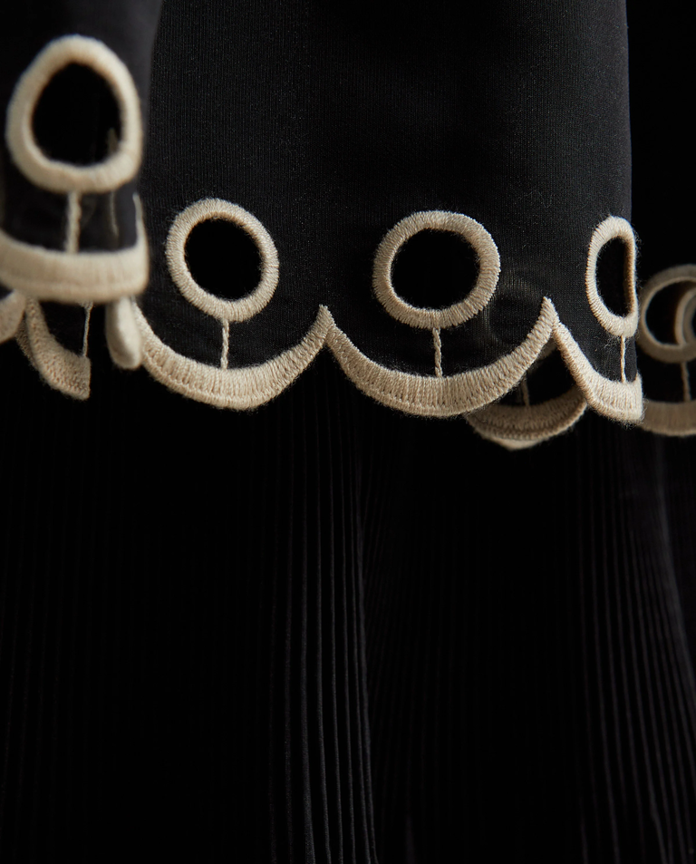 Czarna haftowana sukienka midi - Image #4