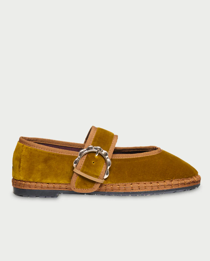 Aksamitne musztardowe baleriny z klamrą Sophie