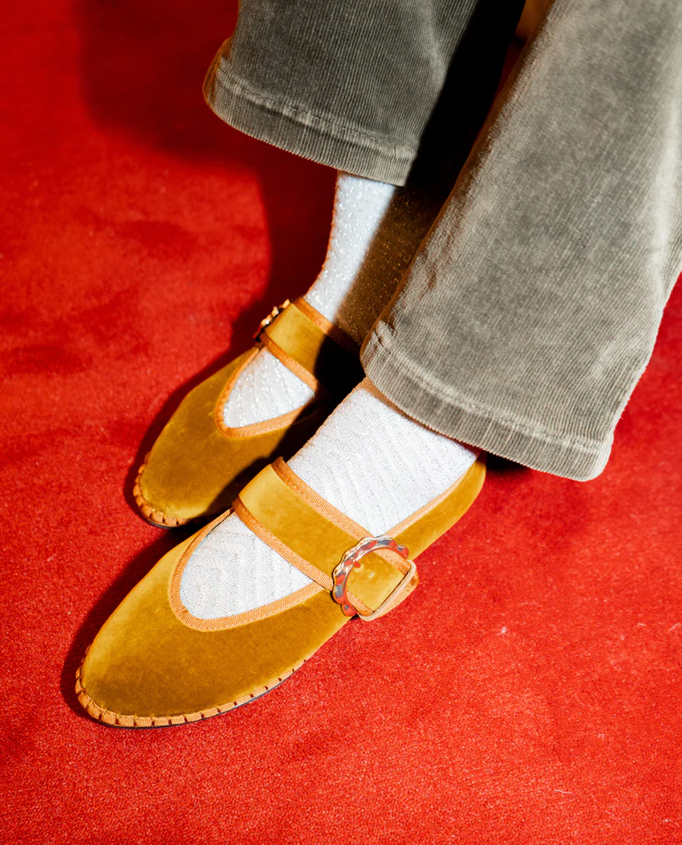 Aksamitne musztardowe baleriny z klamrą Sophie - Image #3