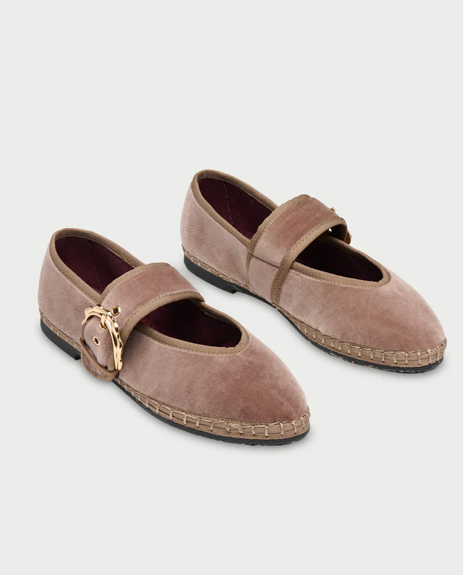 Aksamitne beżowe baleriny z klamrą Sophie