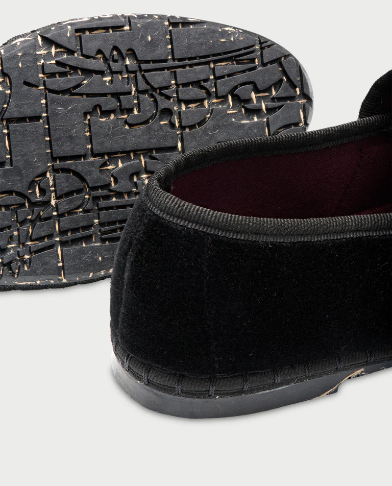 Aksamitne czarne baleriny z klamrą Sophie - Image #2