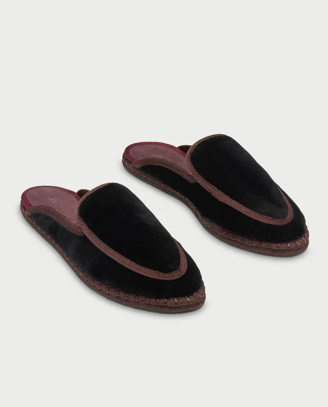 Aksamitne czarne mule Bruna - Image #1