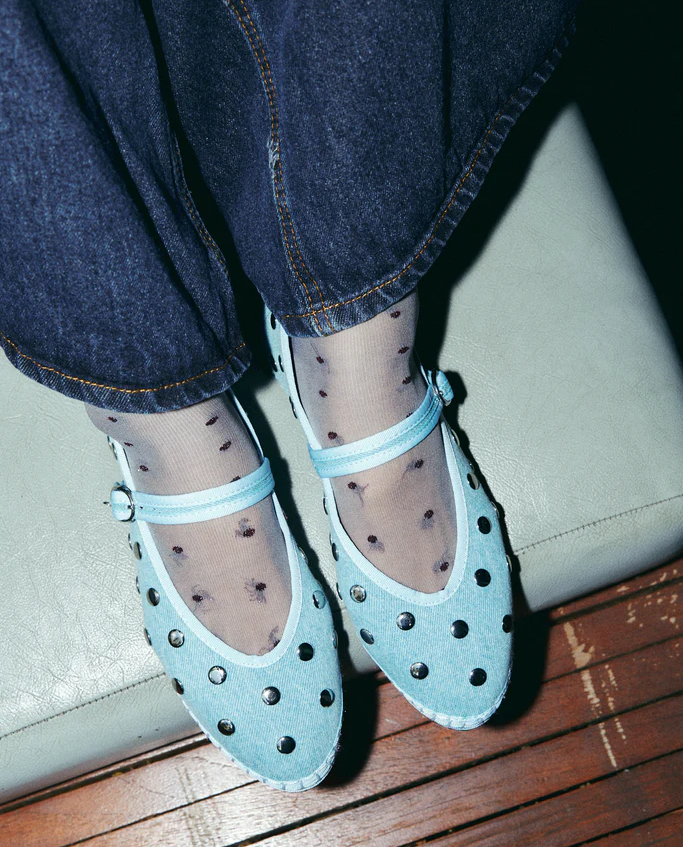 Jasnoniebieskie jeansowe baleriny z ćwiekami Mae - Image #2