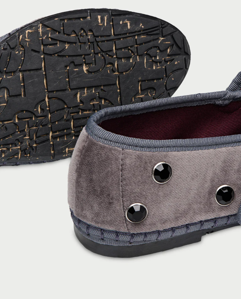 Aksamitne szare baleriny z kryształkami Mae Cristal - Image #2