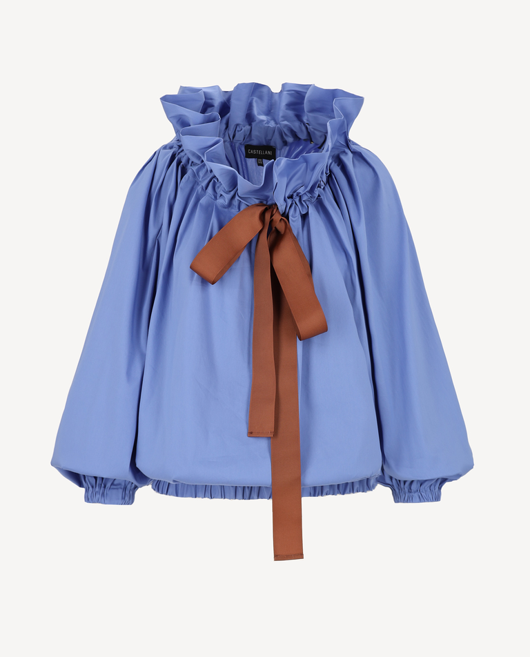 Niebieska bluzka z efektowną falbaną Etna