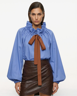 Niebieska bluzka z efektowną falbaną Etna - Image #0