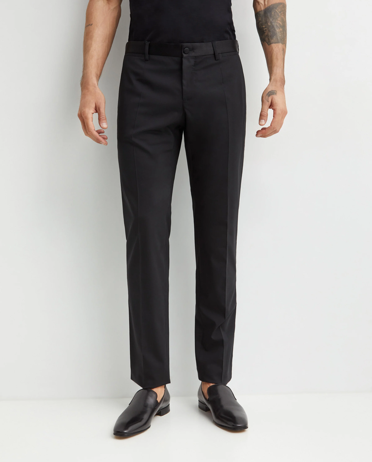 Czarne spodnie w kant