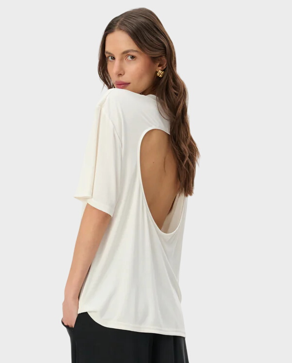 Biały t-shirt z wycięciem Ariana