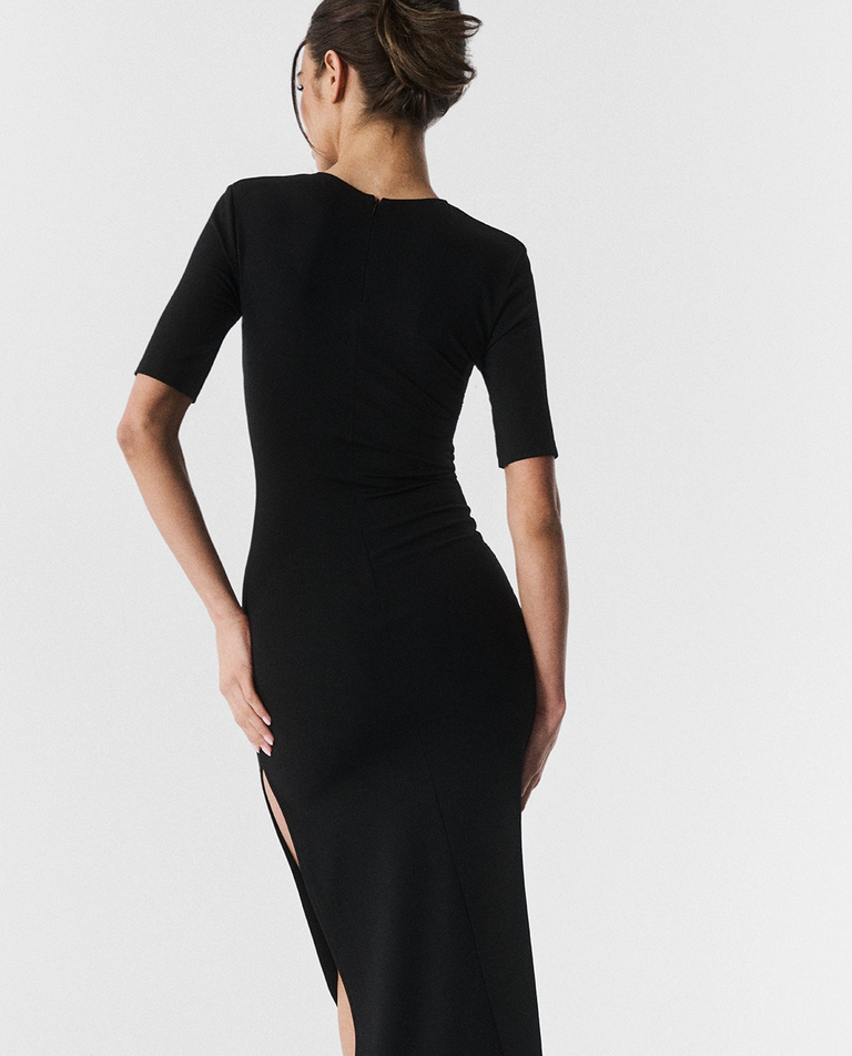 Czarna sukienka z rozcięciem Clemence - Image #4