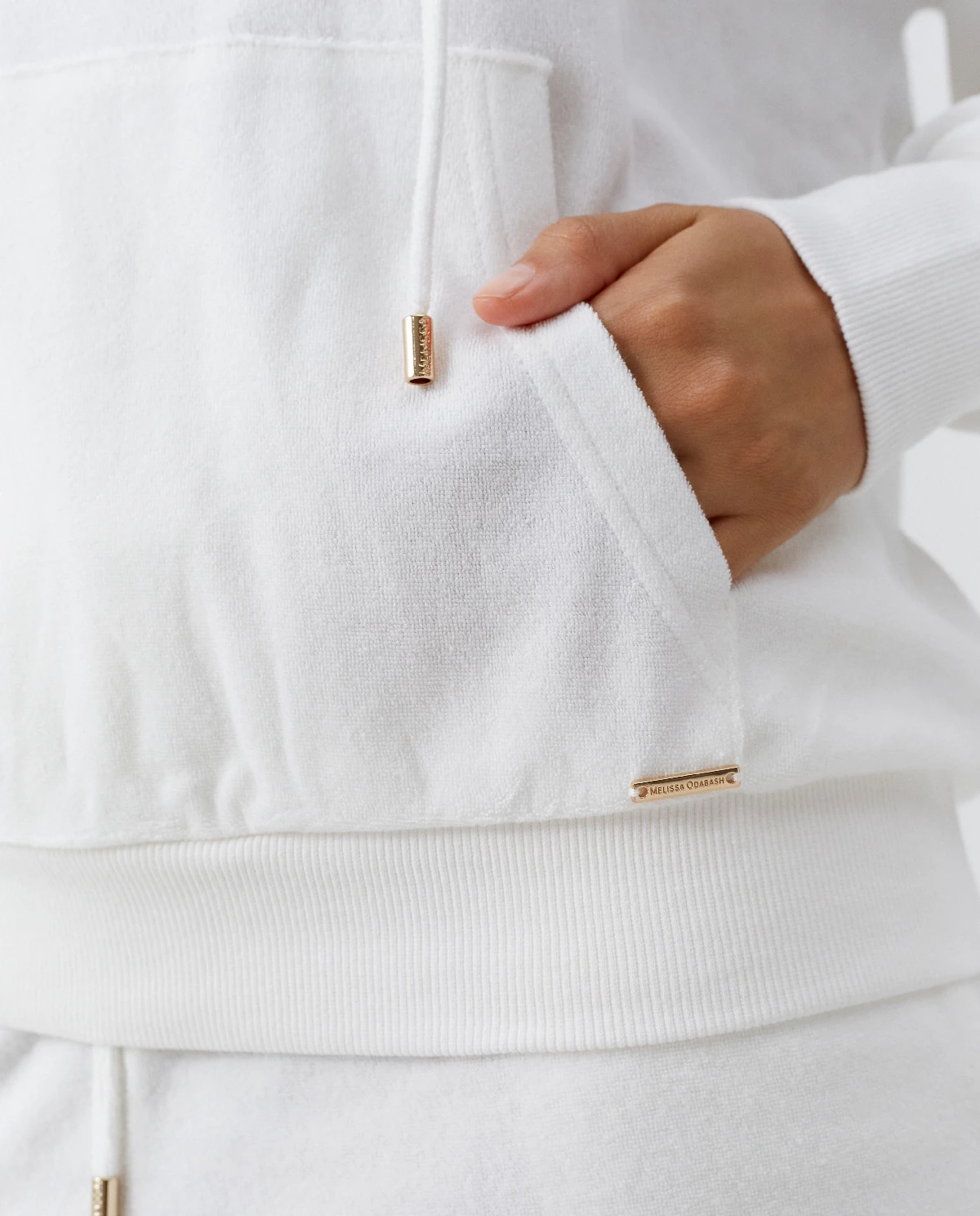 Biała bluza z kapturem Nora - Image #4