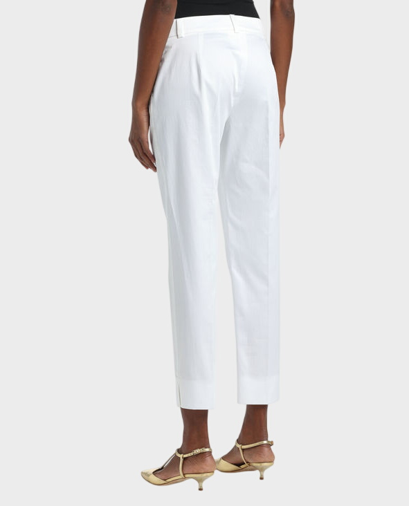 Białe spodnie Capri