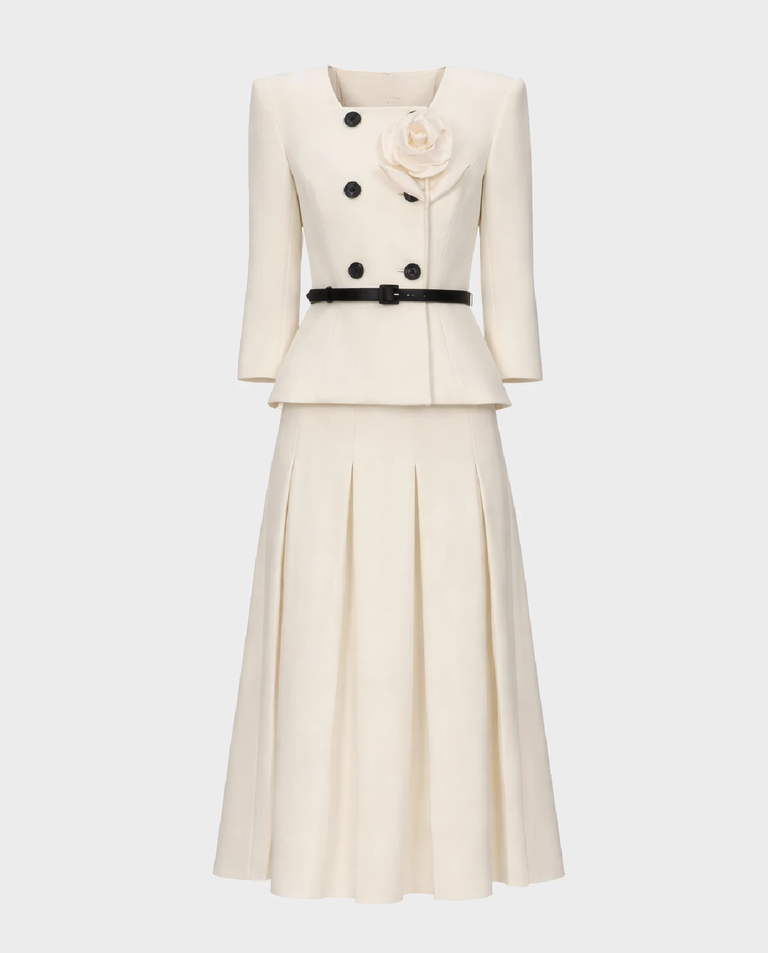 Kremowa sukienka midi z kwiatem