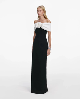 Czarna sukienka maxi z kwiatową aplikacją - Image #1