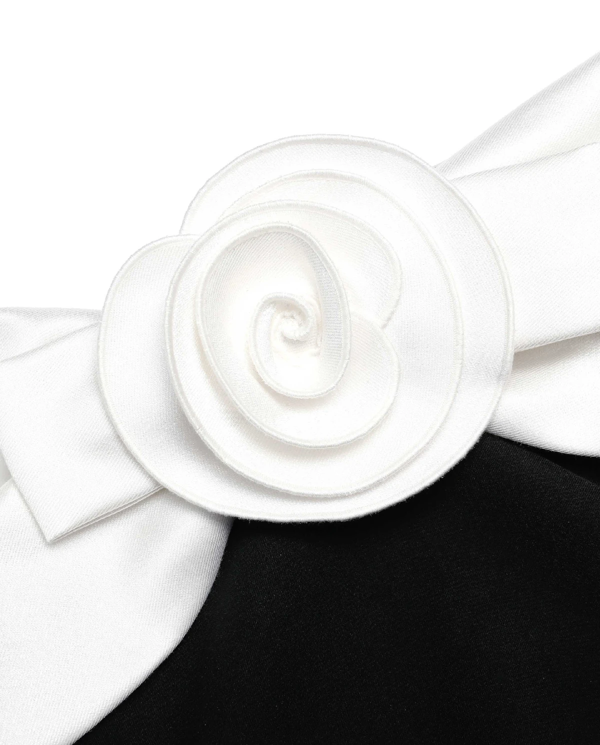 Czarna sukienka maxi z kwiatową aplikacją - Image #4