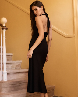 Długa czarna sukienka z wiązaniem Ines - Image #3